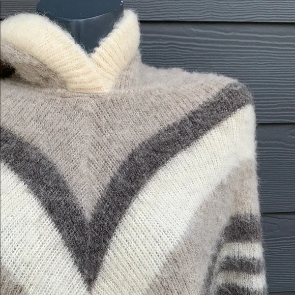 Vintage Hilda Ltd Hooled Poncho - Fuzzy Wool Statement Piece - Picture 3 of 13